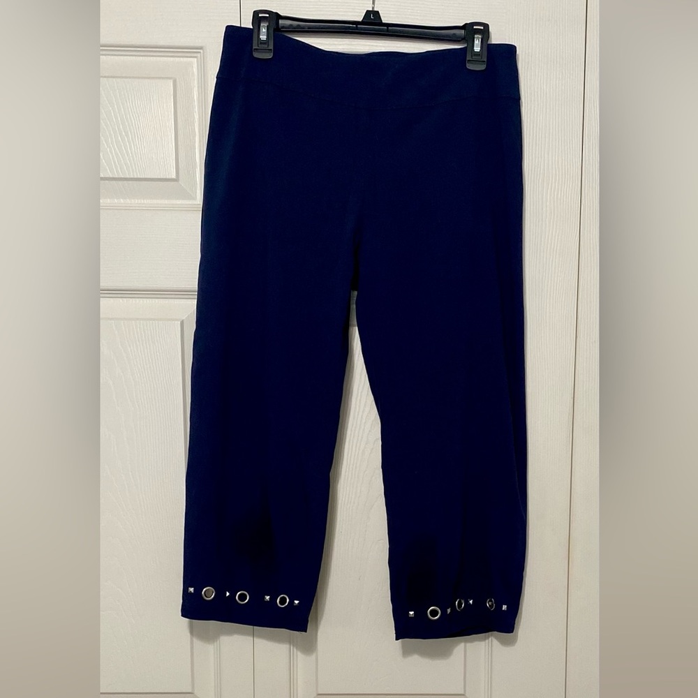 Women’s Navy Blue capris